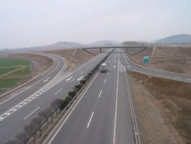 中國在人煙稀少的東北興建G1112集安-雙遼高速公路,被視為有對朝鮮動武的準備。 中國在人煙稀少的東北興建G1112集安-雙遼高速公路,被視為有對朝鮮動武的準備。