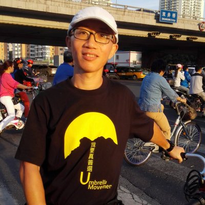 高瑜(右)表示,「反正中國現在就是天羅地網。我就有這個感覺。中國沒有辦法,人就跟進了蜘蛛網是的,你爬到哪兒,都是給沾上的」。圖中為「天安門母親」丁子霖。 高瑜(右)表示,「反正中國現在就是天羅地網。我就有這個感覺。中國沒有辦法,人就跟進了蜘蛛網是的,你爬到哪兒,都是給沾上的」。圖中為「天安門母親」丁子霖。
