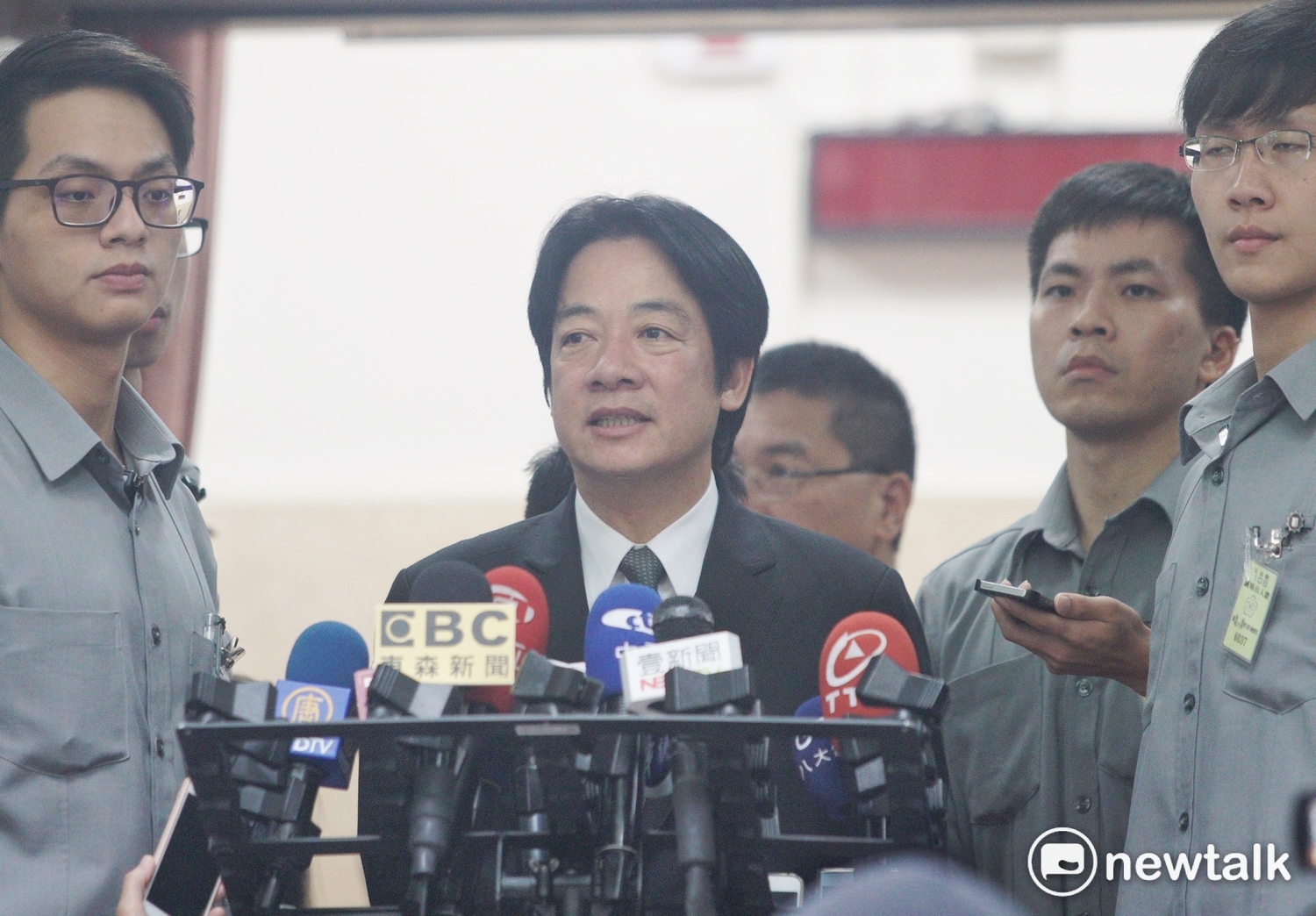 退輔會主委李翔宙今(17)天持續請假,但行政院長賴清德上午到立法院備詢前受訪,仍相當肯定李過去的表現。 退輔會主委李翔宙今(17)天持續請假,但行政院長賴清德上午到立法院備詢前受訪,仍相當肯定李過去的表現。