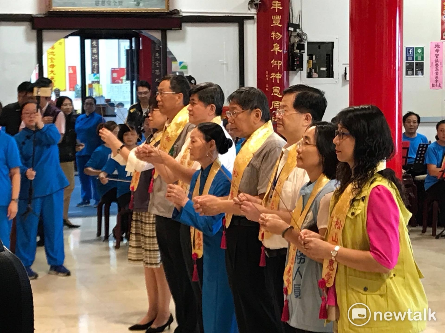 柯文哲表示,現在每月480元額度的敬老卡,12個月就等於5760元,開放台北市公共運輸及公共場域使用,希望利用公共運輸剩餘量,鼓勵老人走出家門。 圖:周煊惠 / 攝 柯文哲表示,現在每月480元額度的敬老卡,12個月就等於5760元,開放台北市公共運輸及公共場域使用,希望利用公共運輸剩餘量,鼓勵老人走出家門。 圖:周煊惠 / 攝