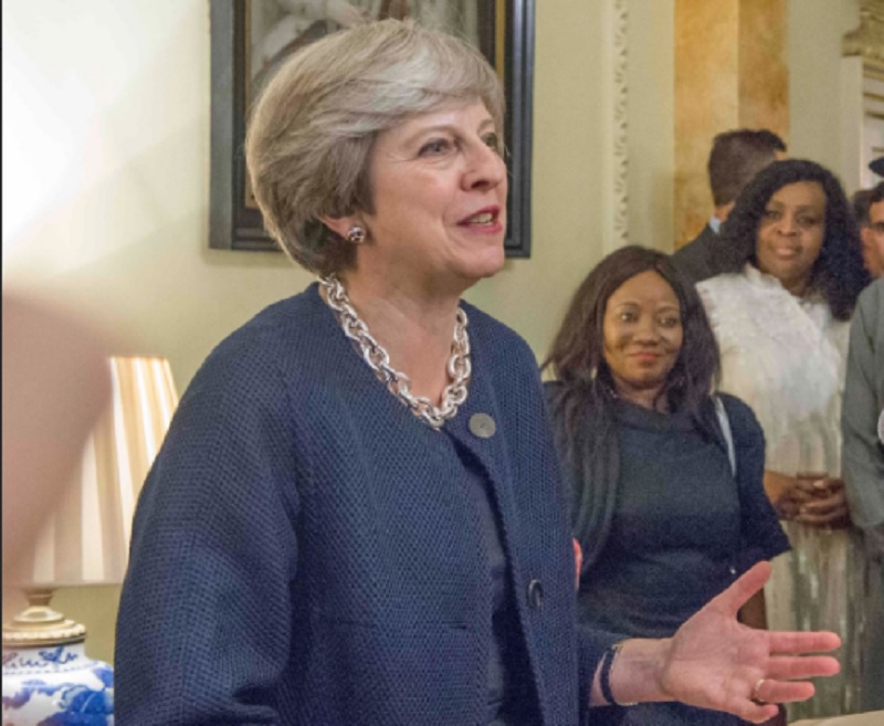 衛報」(Guardian)報導,地位漸形弱勢的梅伊(Theresa May)面臨脫歐法案可能無法在國會過關的局面,內閣大臣表示,他們對外交大臣強生(Boris Johnson)和環境食品及農村事務部大臣戈夫(Michael Gove)在聯名信件中的措辭感到驚訝。 衛報」(Guardian)報導,地位漸形弱勢的梅伊(Theresa May)面臨脫歐法案可能無法在國會過關的局面,內閣大臣表示,他們對外交大臣強生(Boris Johnson)和環境食品及農村事務部大臣戈夫(Michael Gove)在聯名信件中的措辭感到驚訝。