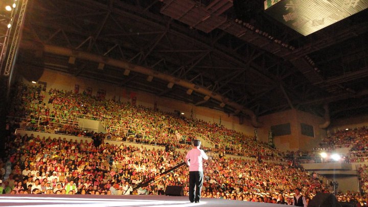 行政院農委會副主委翁章梁關心農漁民生計,決定辭官參選以農漁業為主的嘉義縣縣長。擷取自翁章梁臉書 行政院農委會副主委翁章梁關心農漁民生計,決定辭官參選以農漁業為主的嘉義縣縣長。擷取自翁章梁臉書