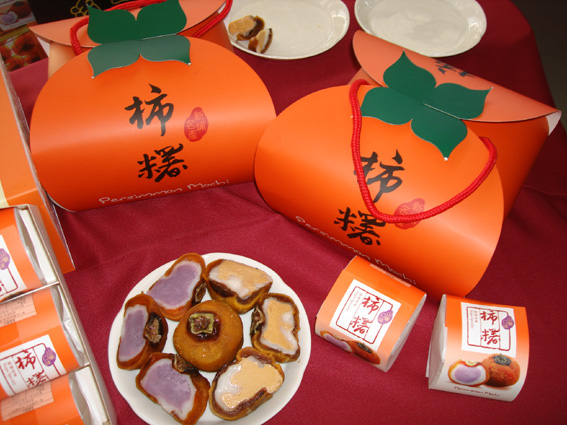 除了香甜的柿餅之外,還有另一種杮餅加入客家麻糬的「杮糬」,又Q又香! 圖:新埔鎮農會/提供 除了香甜的柿餅之外,還有另一種杮餅加入客家麻糬的「杮糬」,又Q又香! 圖:新埔鎮農會/提供