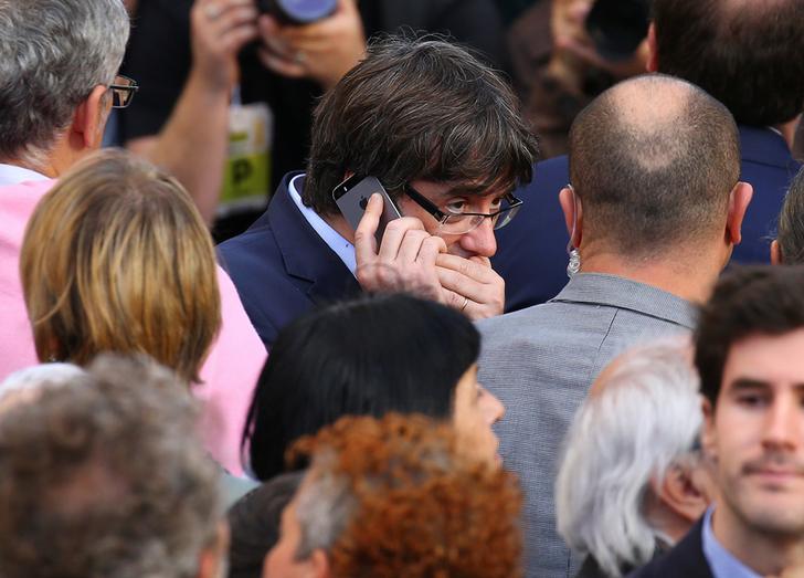 普伊格蒙特(Carles Puigdemont)領導的加泰自治區政府,與支持獨立的群眾走上街頭示威,要求西班牙政府釋放兩位遭到逮捕的獨立運動領袖。 普伊格蒙特(Carles Puigdemont)領導的加泰自治區政府,與支持獨立的群眾走上街頭示威,要求西班牙政府釋放兩位遭到逮捕的獨立運動領袖。