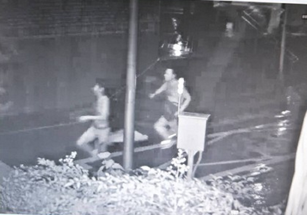 台科大碩士班的張姓校友潑酸後持刀追趕謝姓男同學。 台科大碩士班的張姓校友潑酸後持刀追趕謝姓男同學。