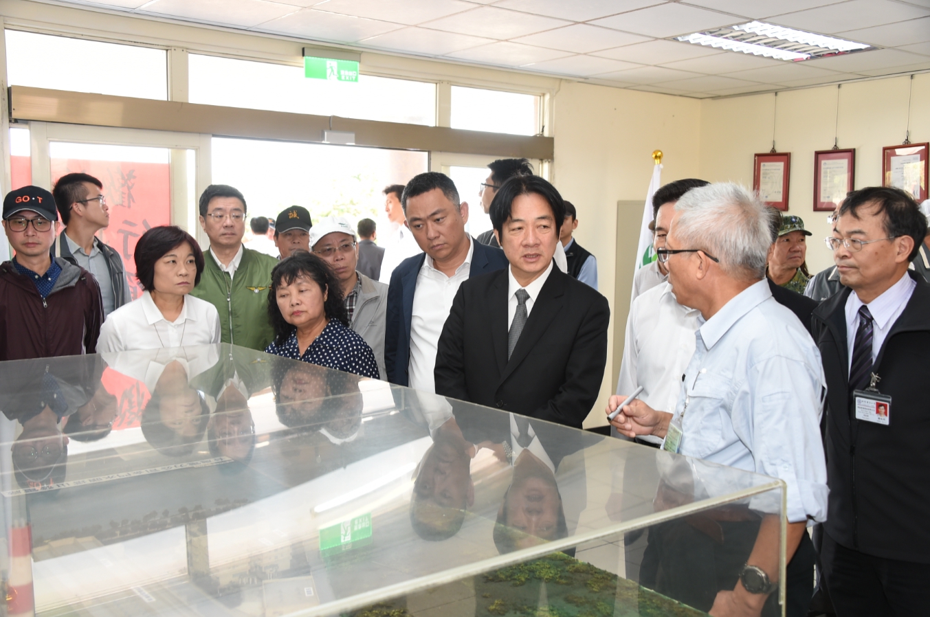 行政院長賴清德今(22)日視察金門金沙太陽光電系統。 行政院長賴清德今(22)日視察金門金沙太陽光電系統。