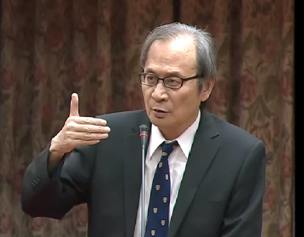 原能會主委謝曉星今天表示,目前行政院沒有指示要重啟核二2號機;他也指出,目前處在停機階段的核二2號機,如果想要支援供電,至少要一個月才能重啟。 原能會主委謝曉星今天表示,目前行政院沒有指示要重啟核二2號機;他也指出,目前處在停機階段的核二2號機,如果想要支援供電,至少要一個月才能重啟。