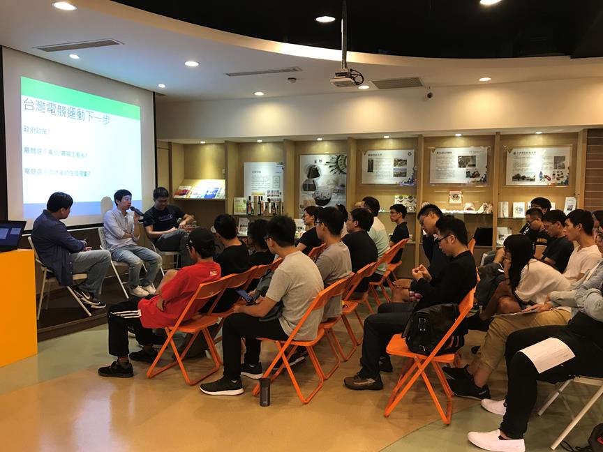 創意市集每年舉辦多起講座。圖為2017年8月創夢市集於高雄舉辦「娛樂經濟主題系列座談-透析電競」。 圖 : 創夢市集 / 提供 創意市集每年舉辦多起講座。圖為2017年8月創夢市集於高雄舉辦「娛樂經濟主題系列座談-透析電競」。 圖 : 創夢市集 / 提供