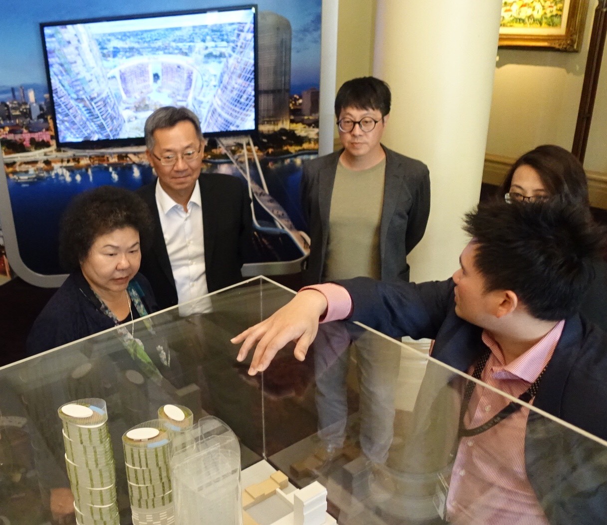 與會人員說明計劃的未來發展性。 圖 : 高雄市政府/提供 與會人員說明計劃的未來發展性。 圖 : 高雄市政府/提供