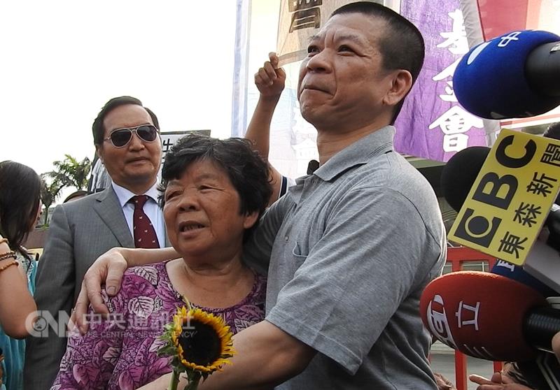 鄭性澤案是台灣著名的刑事冤案,監察院針對當時有明顯疏失、錯誤的行政院、司法院,要求立即改正。 鄭性澤案是台灣著名的刑事冤案,監察院針對當時有明顯疏失、錯誤的行政院、司法院,要求立即改正。