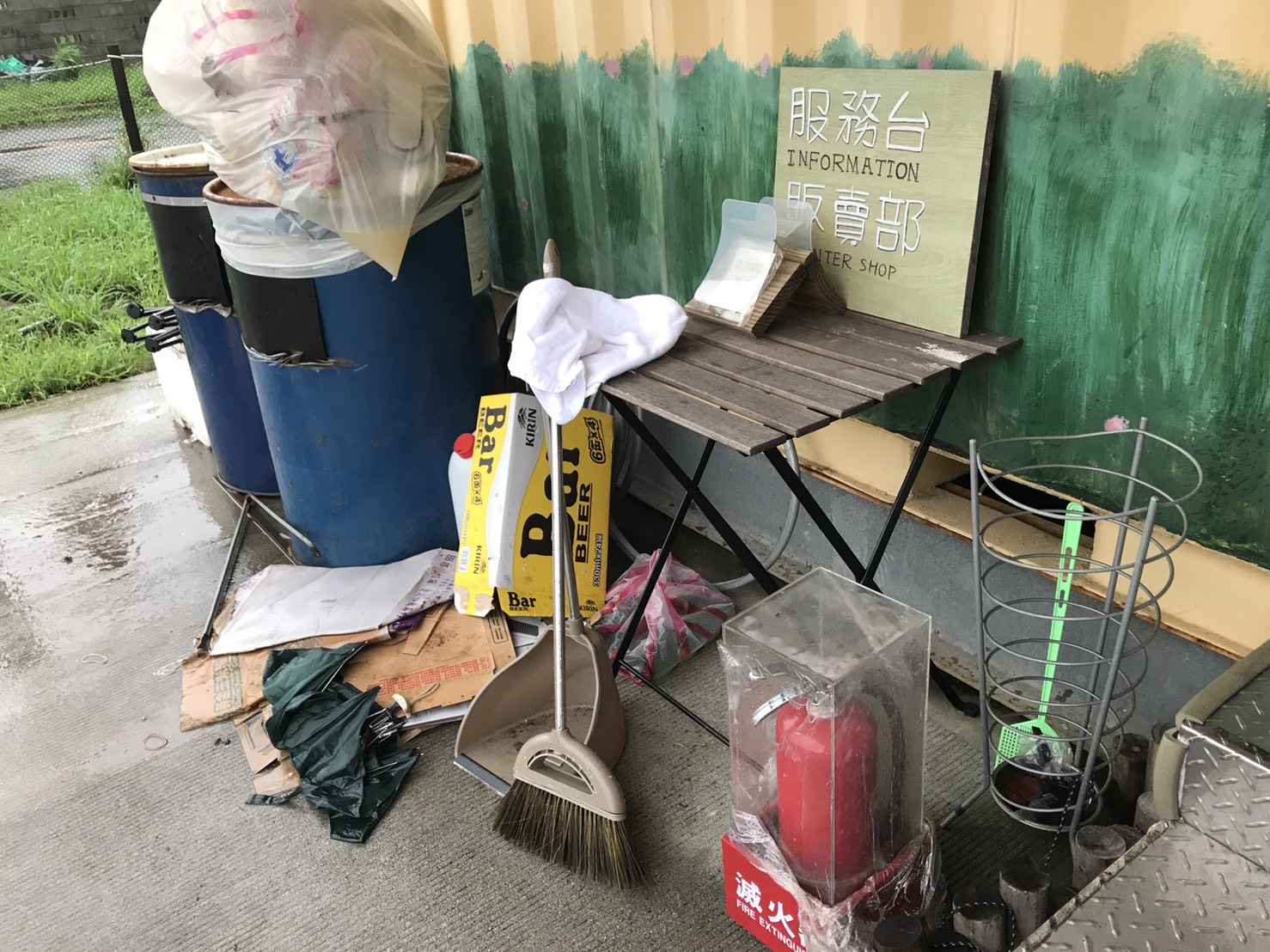 八里泡泡屋露營場地環境清潔及管理部份,水利局長古沼格表示,議員質詢時所示的照片,適逢場區整理垃圾時段,經露營區管理員統一集後已處理清運。 圖:民進黨新北市議會黨團/提供 八里泡泡屋露營場地環境清潔及管理部份,水利局長古沼格表示,議員質詢時所示的照片,適逢場區整理垃圾時段,經露營區管理員統一集後已處理清運。 圖:民進黨新北市議會黨團/提供