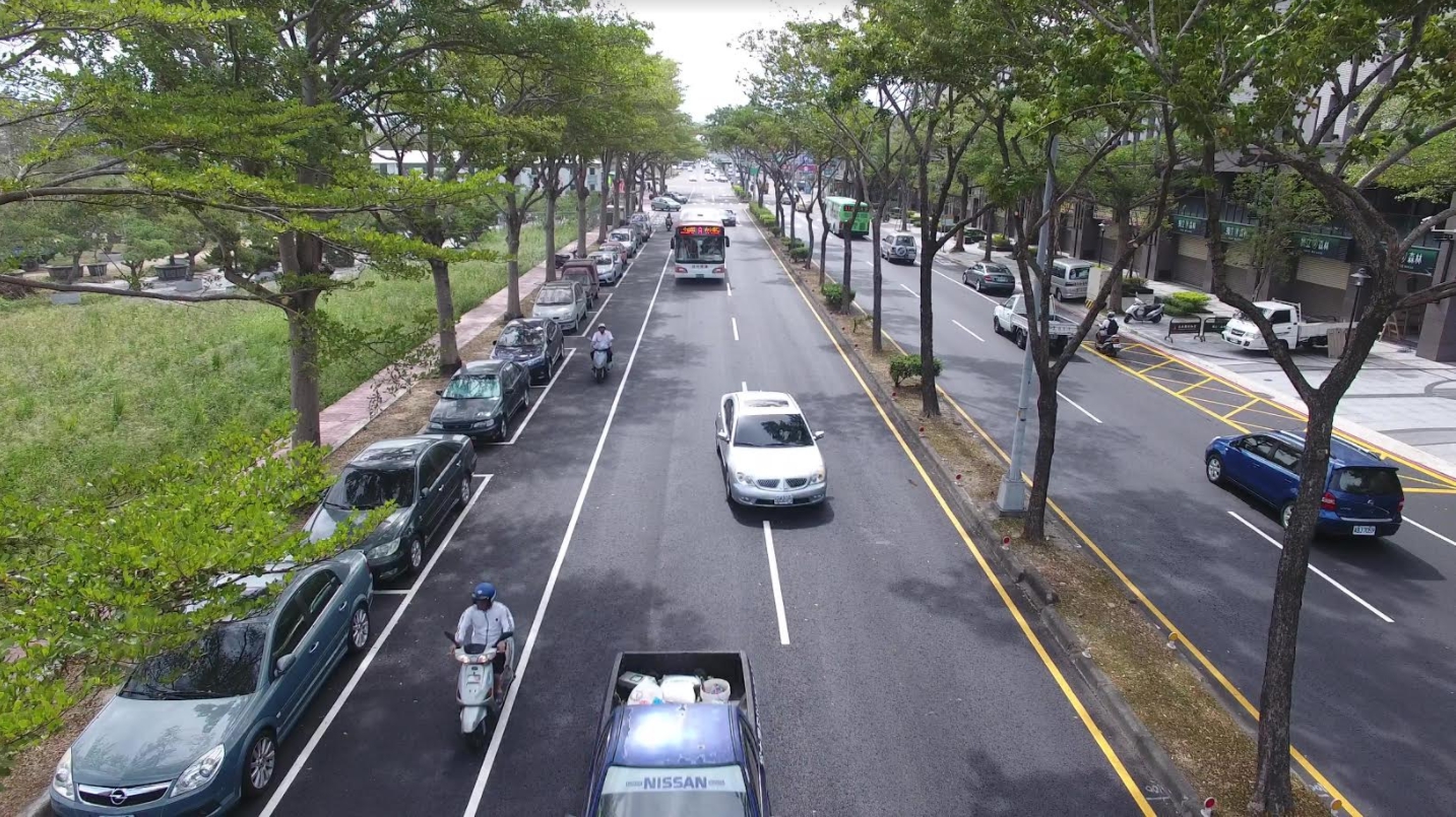 中清路因鄰近大雅交流道,車流交通量大,常造成車流回堵。 中清路因鄰近大雅交流道,車流交通量大,常造成車流回堵。