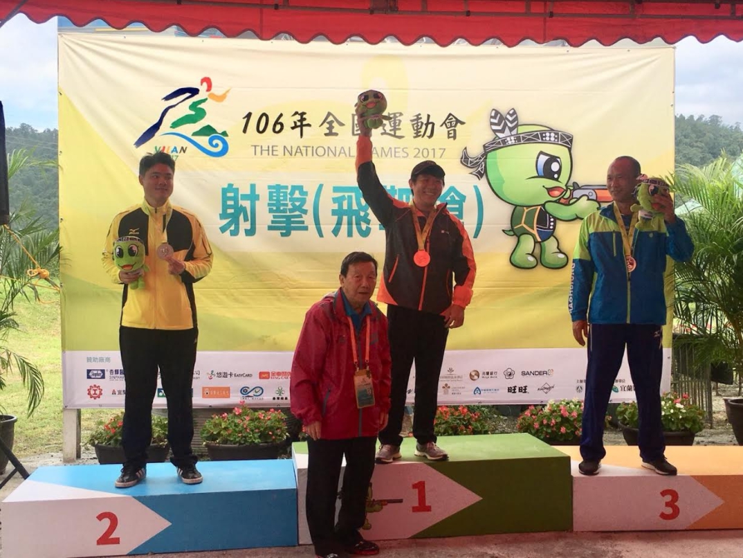 陳威霖(穿粉紅衣)角力摘金,全運會五連霸。 陳威霖(穿粉紅衣)角力摘金,全運會五連霸。