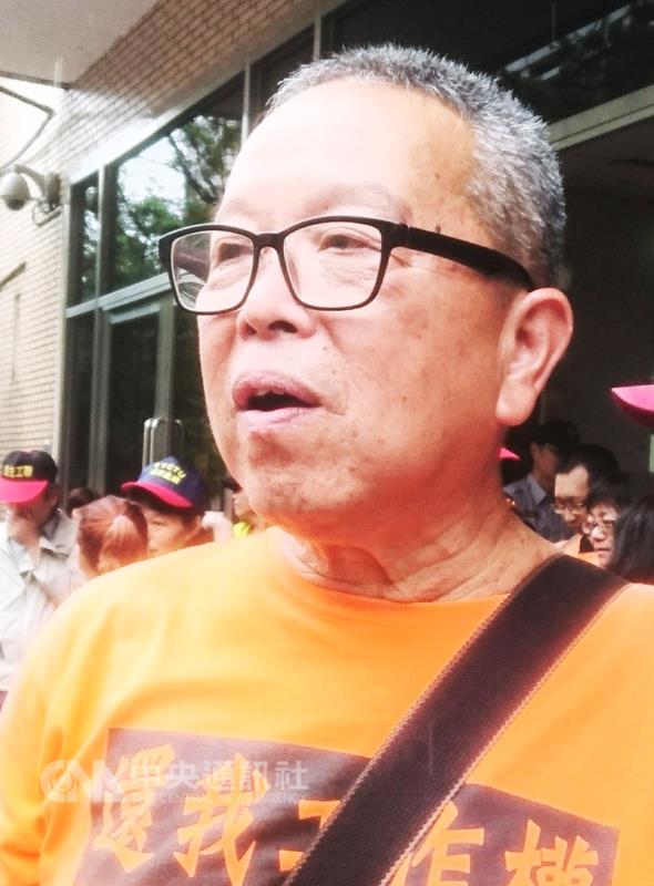 一例一休修法擬放寬「7休1」變為「14休4」,桃園市產業總工會顧問毛振飛(前)30日說,這是多年來修法最倒退的一次。 文 : 中央社 一例一休修法擬放寬「7休1」變為「14休4」,桃園市產業總工會顧問毛振飛(前)30日說,這是多年來修法最倒退的一次。 文 : 中央社