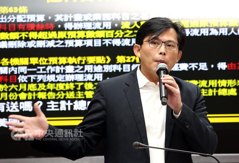 新北市第12選舉區選出的時代力量籍立法委員黃國昌罷免案連署跨越門檻,中央選舉委員會31日召開委員會議確立黃國昌罷免案成案,12月16日辦理罷免投票。 圖 : 中央社 新北市第12選舉區選出的時代力量籍立法委員黃國昌罷免案連署跨越門檻,中央選舉委員會31日召開委員會議確立黃國昌罷免案成案,12月16日辦理罷免投票。 圖 : 中央社
