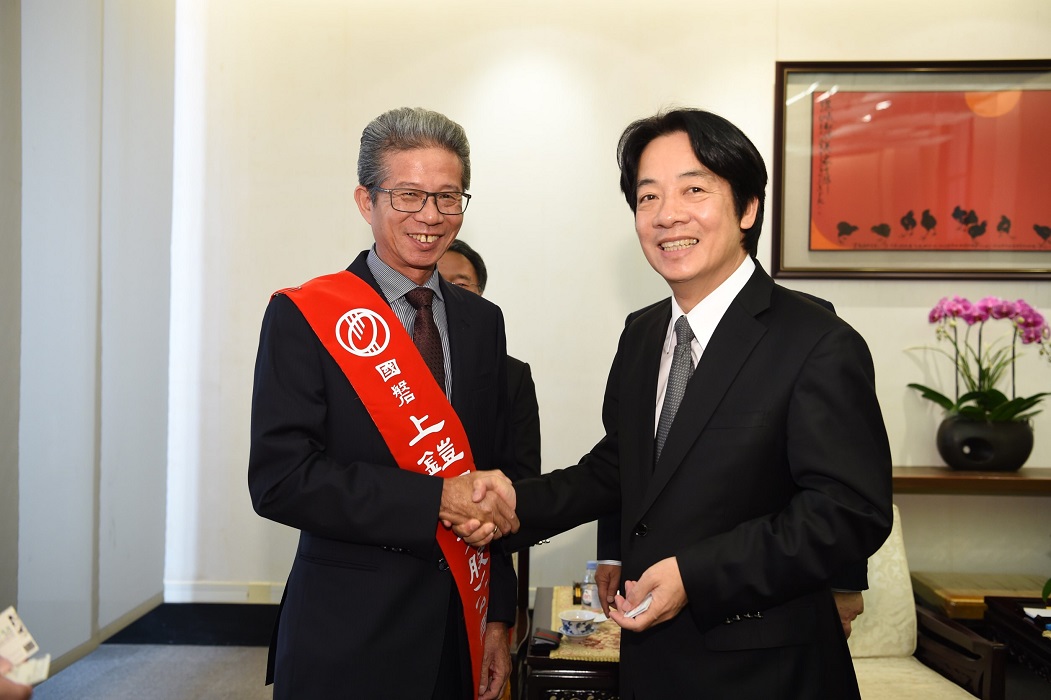 行政院長賴清德接見第26屆國家磐石獎得主。 圖:行政院/提供 行政院長賴清德接見第26屆國家磐石獎得主。 圖:行政院/提供