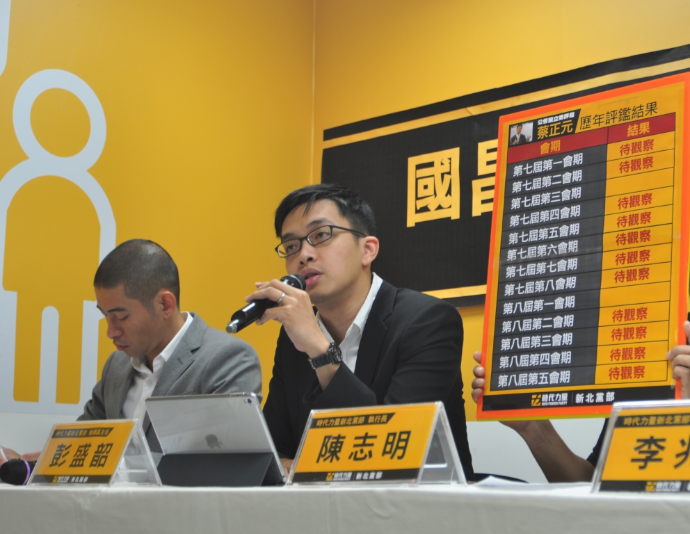 陳志明提到,不少支持黃國昌的民眾,仍誤以為不參與投票就是最直接的支持,實際上,由於罷免門檻的下修,如果不同意罷免的民眾缺席,將可能造成票數落後而使罷免成功。 圖:時代力量/提供 陳志明提到,不少支持黃國昌的民眾,仍誤以為不參與投票就是最直接的支持,實際上,由於罷免門檻的下修,如果不同意罷免的民眾缺席,將可能造成票數落後而使罷免成功。 圖:時代力量/提供
