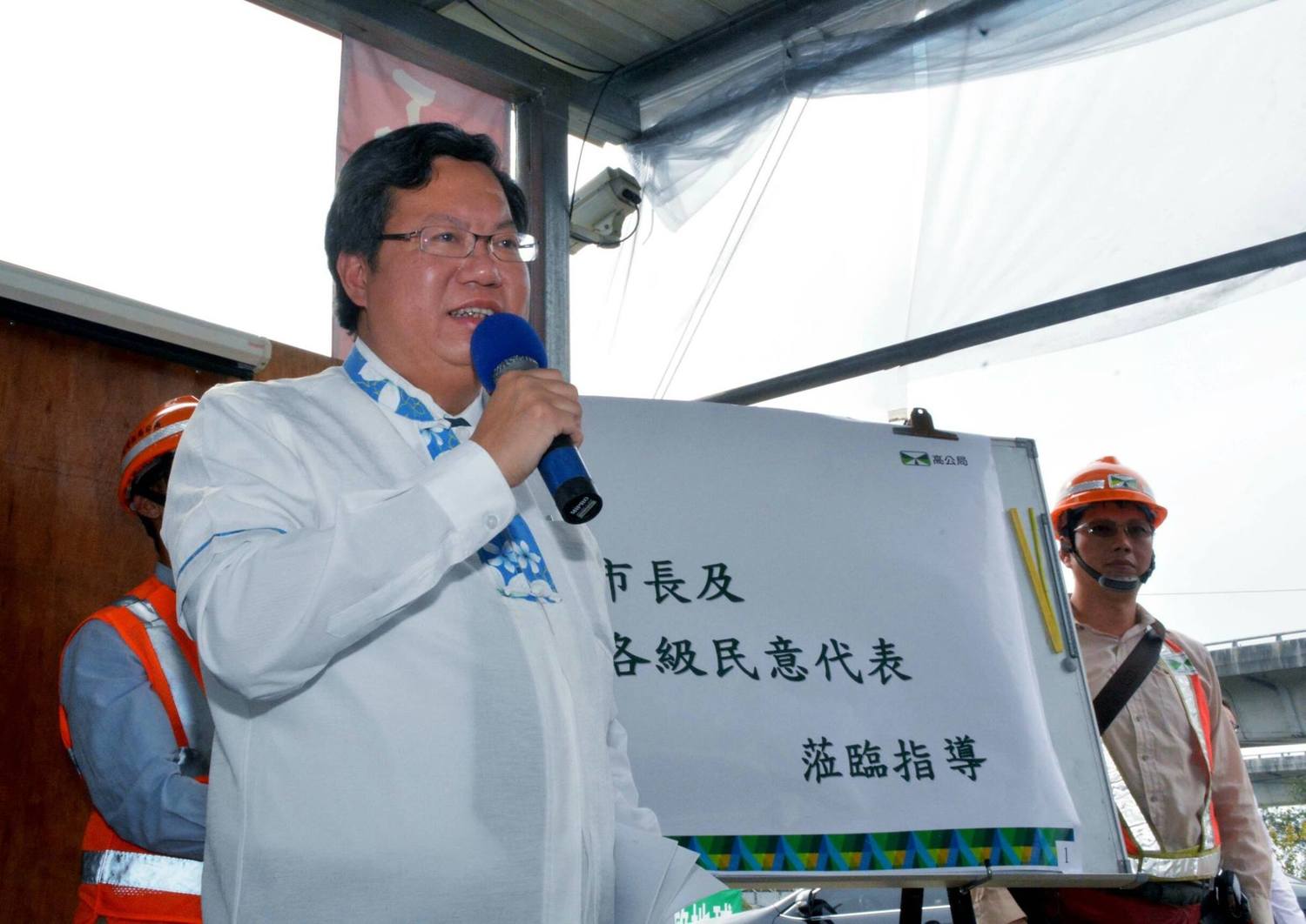 鄭文燦指出,國道1號幼獅交流道匝道與區域道路路口過近,聯絡道路穿越橋容量不足,導致匝道回堵影響國道主線和聯絡道行車品質。 圖:取自鄭文燦臉書 鄭文燦指出,國道1號幼獅交流道匝道與區域道路路口過近,聯絡道路穿越橋容量不足,導致匝道回堵影響國道主線和聯絡道行車品質。 圖:取自鄭文燦臉書