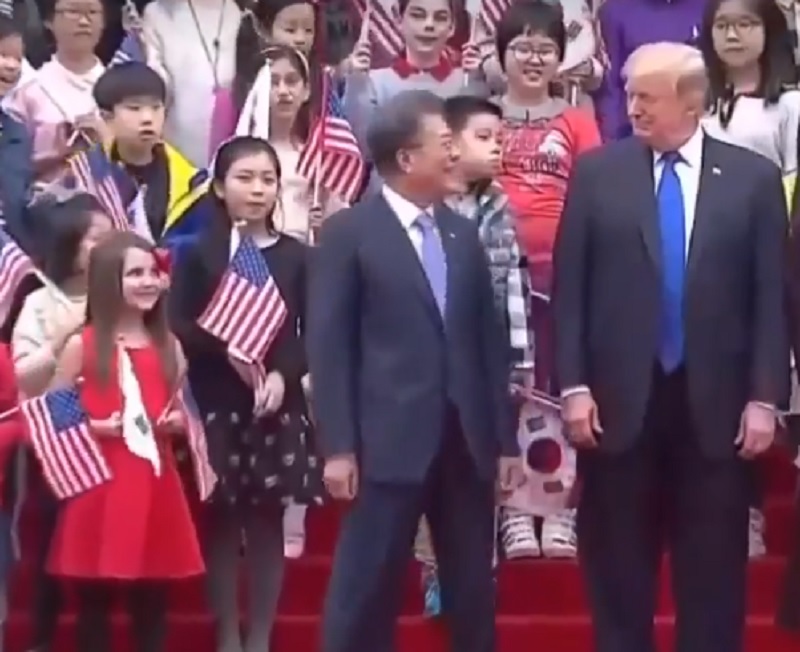 美國總統川普今(7)日抵達首爾,與南韓總統文在寅舉行高峰會。 圖:翻攝川普臉書 美國總統川普今(7)日抵達首爾,與南韓總統文在寅舉行高峰會。 圖:翻攝川普臉書