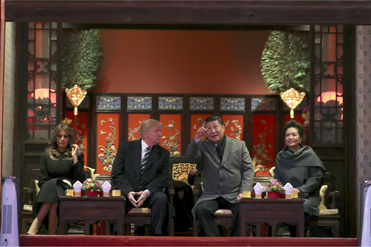 習近平夫婦(右1、2)在紫禁城歡來訪的川普夫婦(左1、2)。 習近平夫婦(右1、2)在紫禁城歡來訪的川普夫婦(左1、2)。