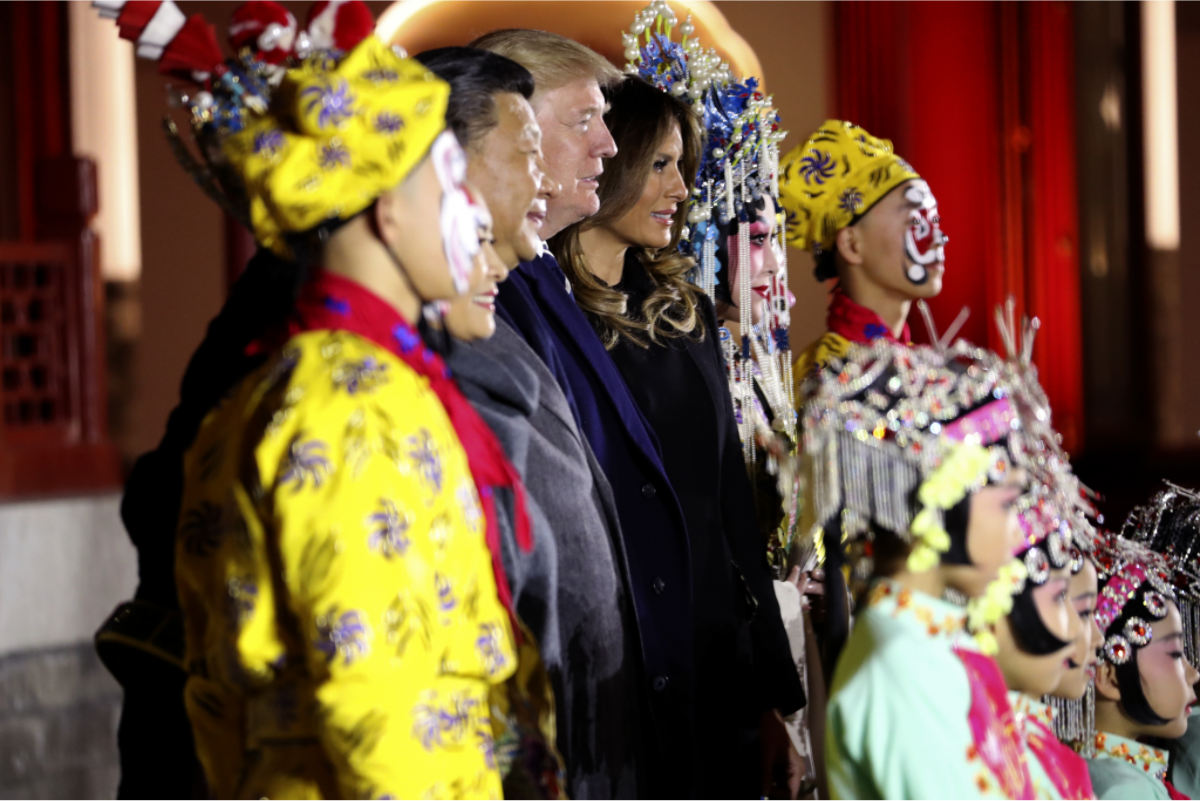 習近平夫婦(右1、2)在紫禁城歡來訪的川普夫婦(左1、2)。 習近平夫婦(右1、2)在紫禁城歡來訪的川普夫婦(左1、2)。