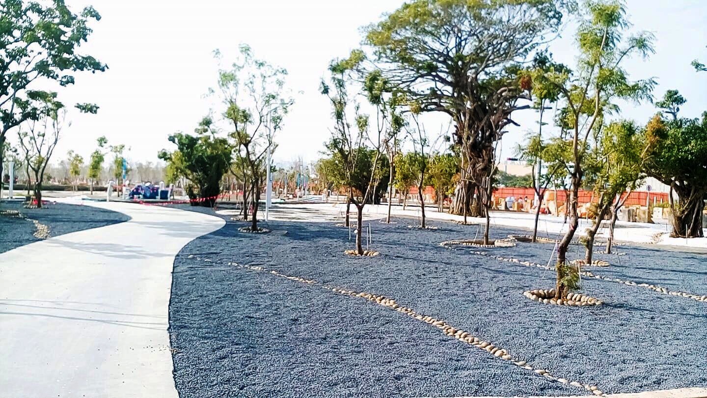 位於水湳智慧城的中央公園將於明年8月開始營運,園區智慧燈桿也將於今年底完成測試,堪稱是台中的綠肺。 位於水湳智慧城的中央公園將於明年8月開始營運,園區智慧燈桿也將於今年底完成測試,堪稱是台中的綠肺。