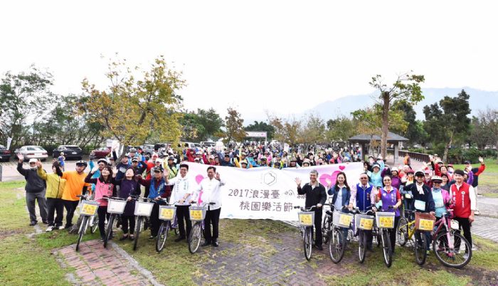 今天的單車客庄探索活動從龍潭三坑生態公園開始,經過黑白洗、永福宮、青錢第、三坑老街、崁津部落、大平紅橋等,沿途還可以眺望石門水庫、貓頭鷹的家及伯公廟。 圖 : 桃園市政府 / 提供 今天的單車客庄探索活動從龍潭三坑生態公園開始,經過黑白洗、永福宮、青錢第、三坑老街、崁津部落、大平紅橋等,沿途還可以眺望石門水庫、貓頭鷹的家及伯公廟。 圖 : 桃園市政府 / 提供
