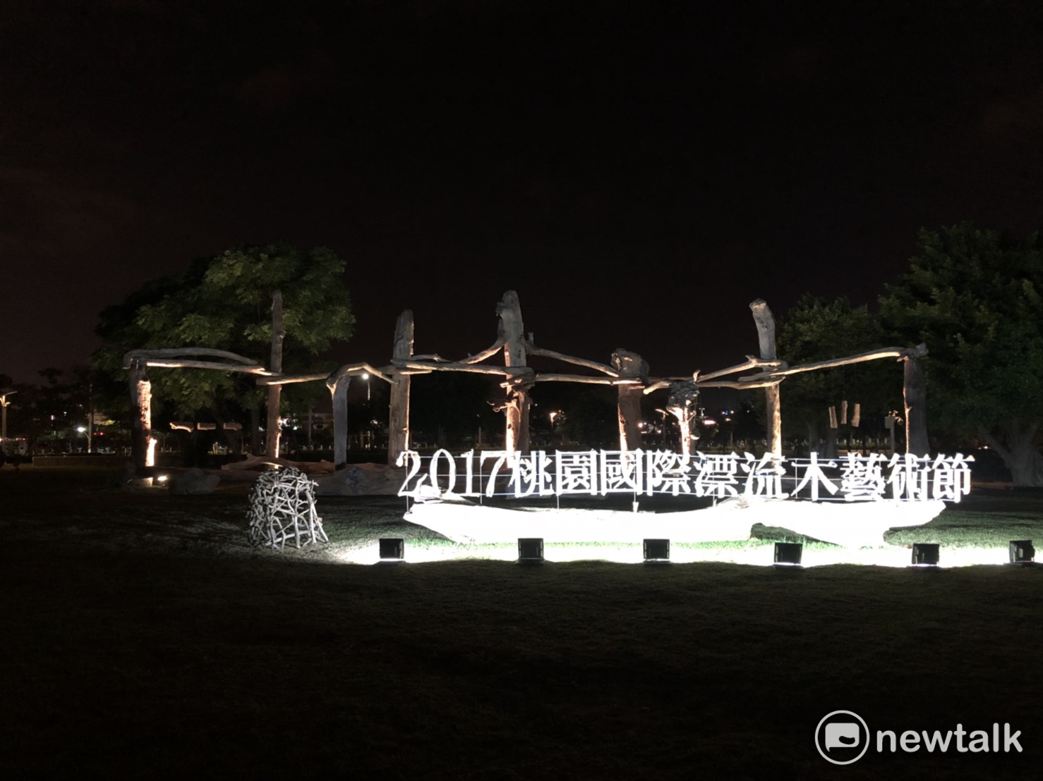 2017桃園國際漂流木藝術節,體驗漂流木藝術浪漫、魔幻美感,過了明天,要再等一年了。 2017桃園國際漂流木藝術節,體驗漂流木藝術浪漫、魔幻美感,過了明天,要再等一年了。