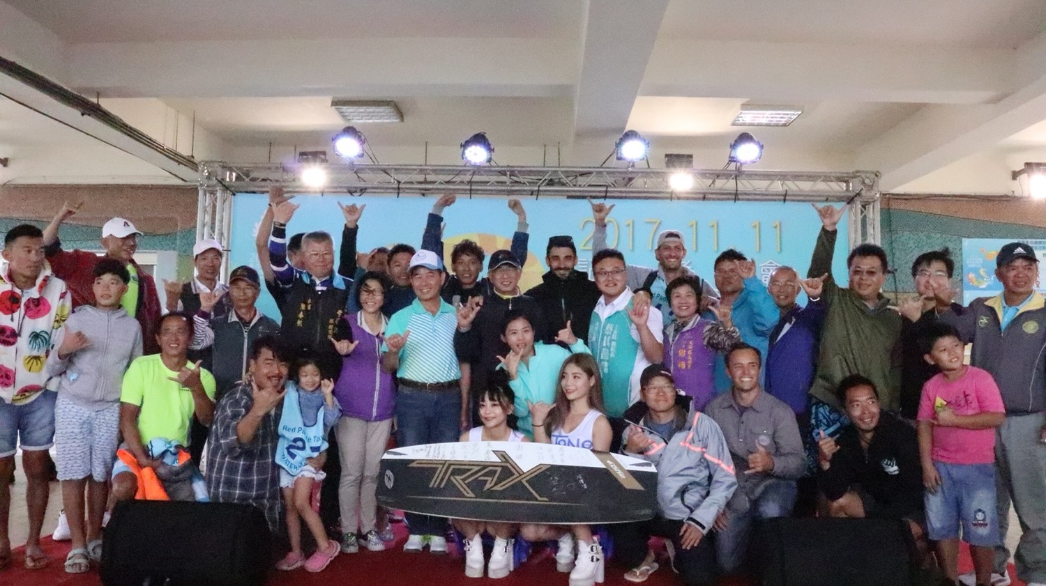 冬季到海邊適合玩風箏衝浪。 冬季到海邊適合玩風箏衝浪。