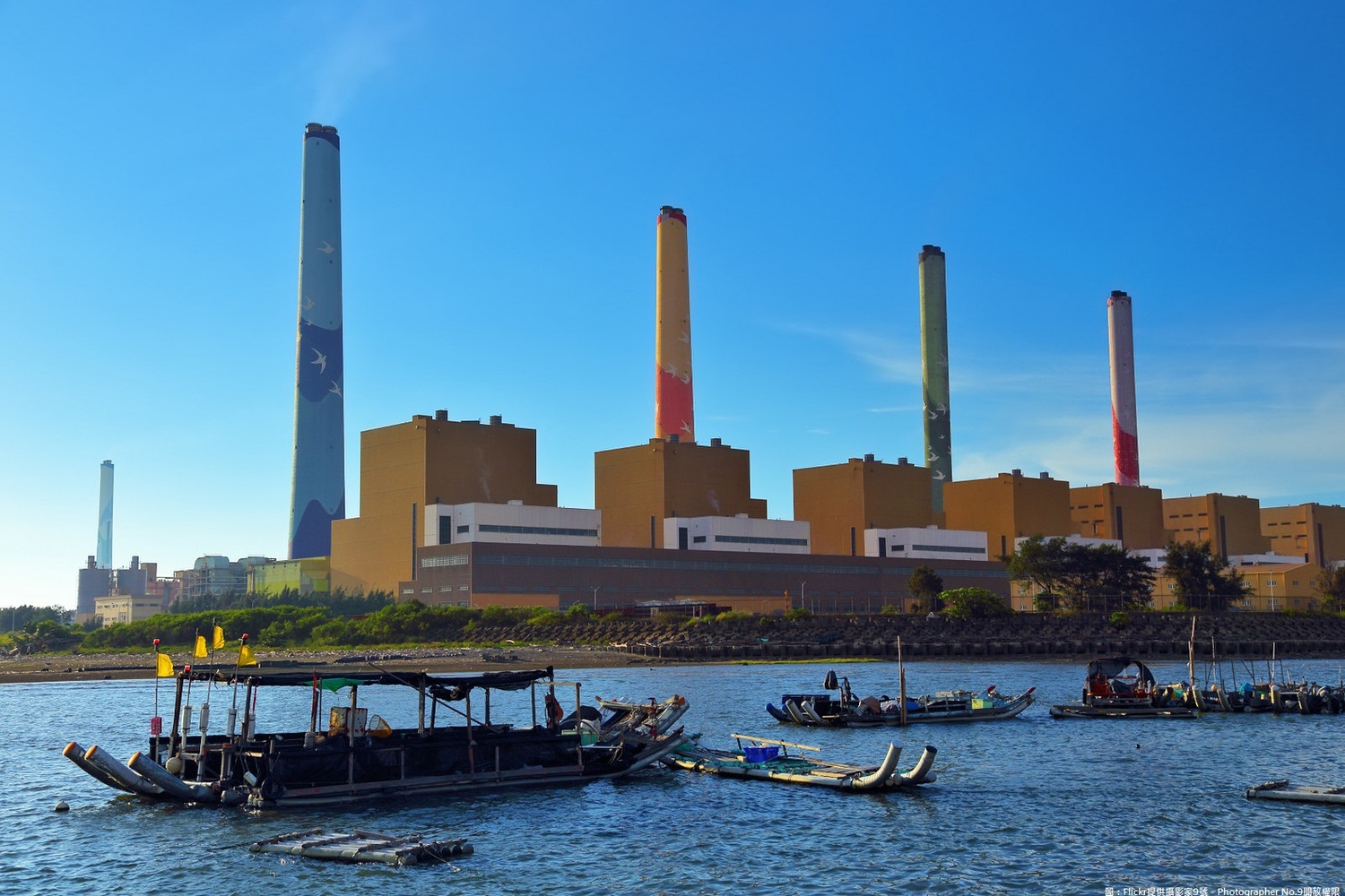 台中火力發電廠1到8與第10機組因沒有具體提出減煤減排期程,台中市府決定退件,對此,台電公司今(13)天表示,在收到台中市政府正式函復之後,會在規定的期間內補件,並且儘速提出減煤減排相關措施及目標期程規劃。 台中火力發電廠1到8與第10機組因沒有具體提出減煤減排期程,台中市府決定退件,對此,台電公司今(13)天表示,在收到台中市政府正式函復之後,會在規定的期間內補件,並且儘速提出減煤減排相關措施及目標期程規劃。