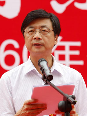 2000年,劉北憲隨最高領導人江澤民訪問聯合國安理會,並採訪聯合國千年首腦會議,捧江不遺餘力。隨江出訪回國後,劉北憲升職為中新社常務副社長兼副總編輯、總編輯。2009年2月至2015年2月退休期間一直擔任該社社長、黨委書記。 2000年,劉北憲隨最高領導人江澤民訪問聯合國安理會,並採訪聯合國千年首腦會議,捧江不遺餘力。隨江出訪回國後,劉北憲升職為中新社常務副社長兼副總編輯、總編輯。2009年2月至2015年2月退休期間一直擔任該社社長、黨委書記。