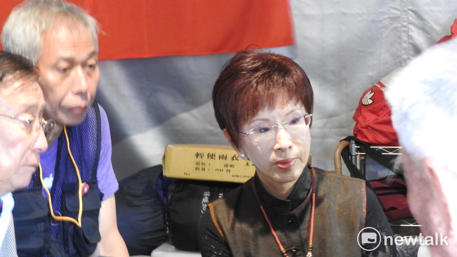 洪秀柱接受媒體訪問,她痛批政府毀約背信,高層官員日前承諾提出版本前會與將領溝通,如今違背當初承諾,直接提出版本。 洪秀柱接受媒體訪問,她痛批政府毀約背信,高層官員日前承諾提出版本前會與將領溝通,如今違背當初承諾,直接提出版本。