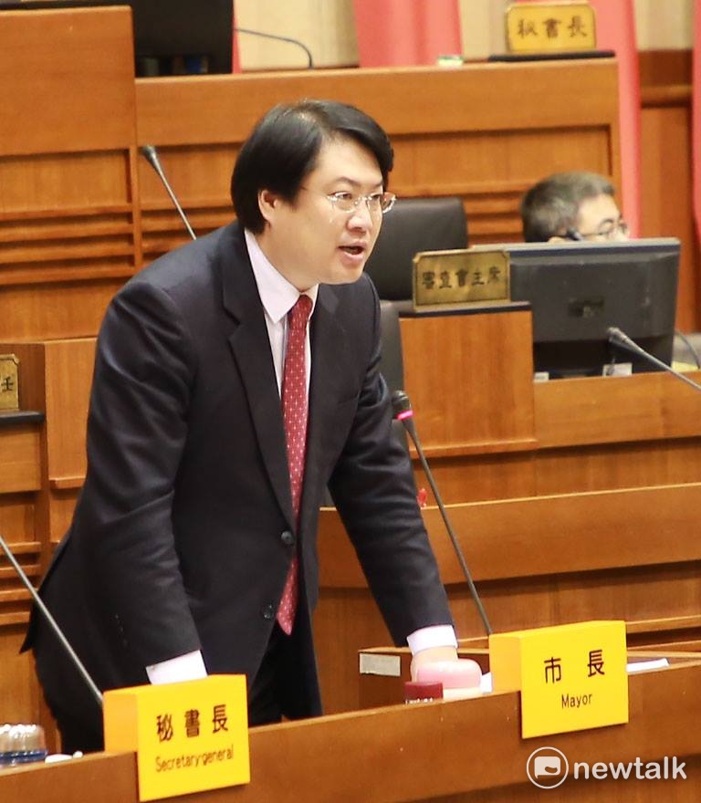 基隆市長林右昌今(14)日在議會備詢表示,基隆港港市再生標竿計畫,港區從西岸到東岸會有一條四公里的濱海長廊,無法親近港區水岸,未來將全部會打開。 基隆市長林右昌今(14)日在議會備詢表示,基隆港港市再生標竿計畫,港區從西岸到東岸會有一條四公里的濱海長廊,無法親近港區水岸,未來將全部會打開。