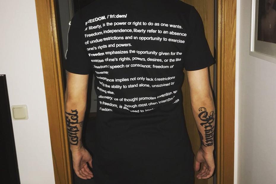 Rekkles手部的字母刺青。 圖:翻攝自Rekkles Twitter Rekkles手部的字母刺青。 圖:翻攝自Rekkles Twitter