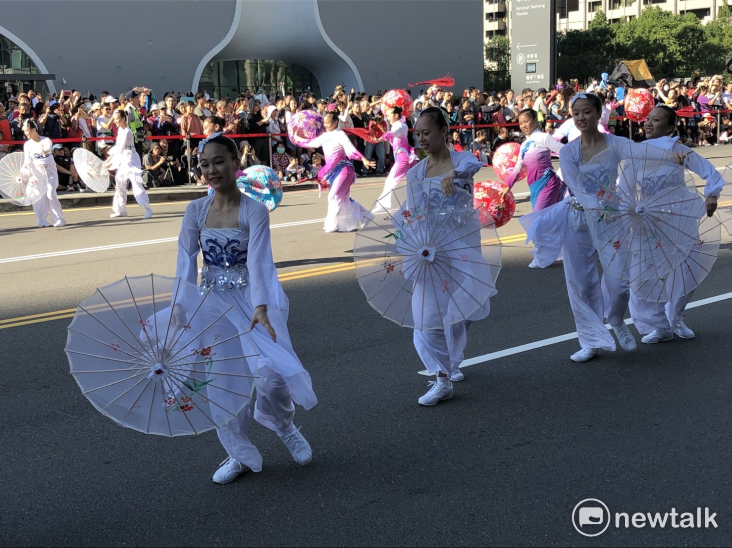新北市清水高中帶來的表演,舞姿優雅。 圖:王鵬宇/攝 新北市清水高中帶來的表演,舞姿優雅。 圖:王鵬宇/攝