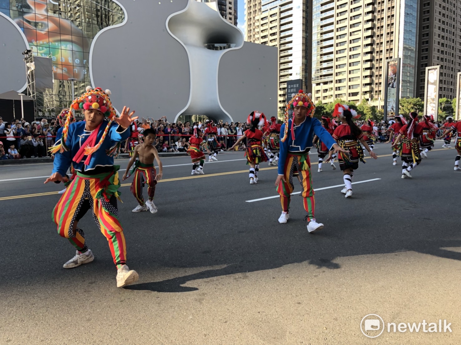 台灣泰雅族工作坊《豐年祭》富含民族特色。 圖:王鵬宇/攝 台灣泰雅族工作坊《豐年祭》富含民族特色。 圖:王鵬宇/攝
