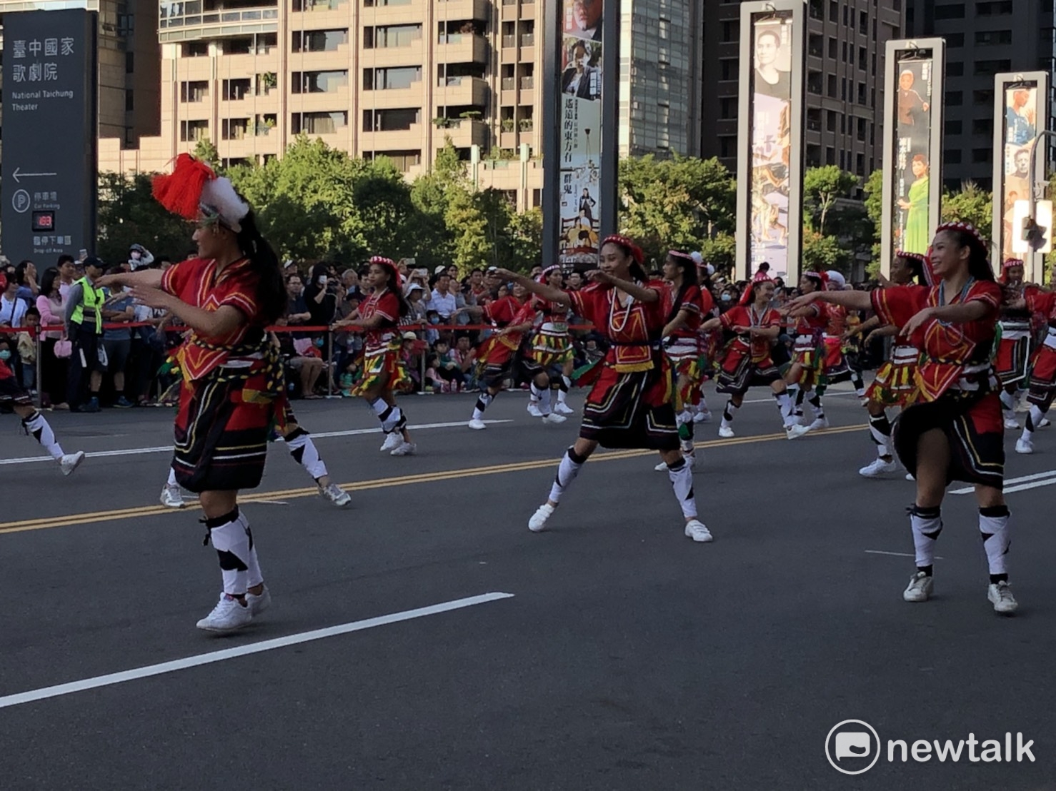 台灣泰雅族工作坊《豐年祭》富含民族特色。 圖:王鵬宇/攝 台灣泰雅族工作坊《豐年祭》富含民族特色。 圖:王鵬宇/攝