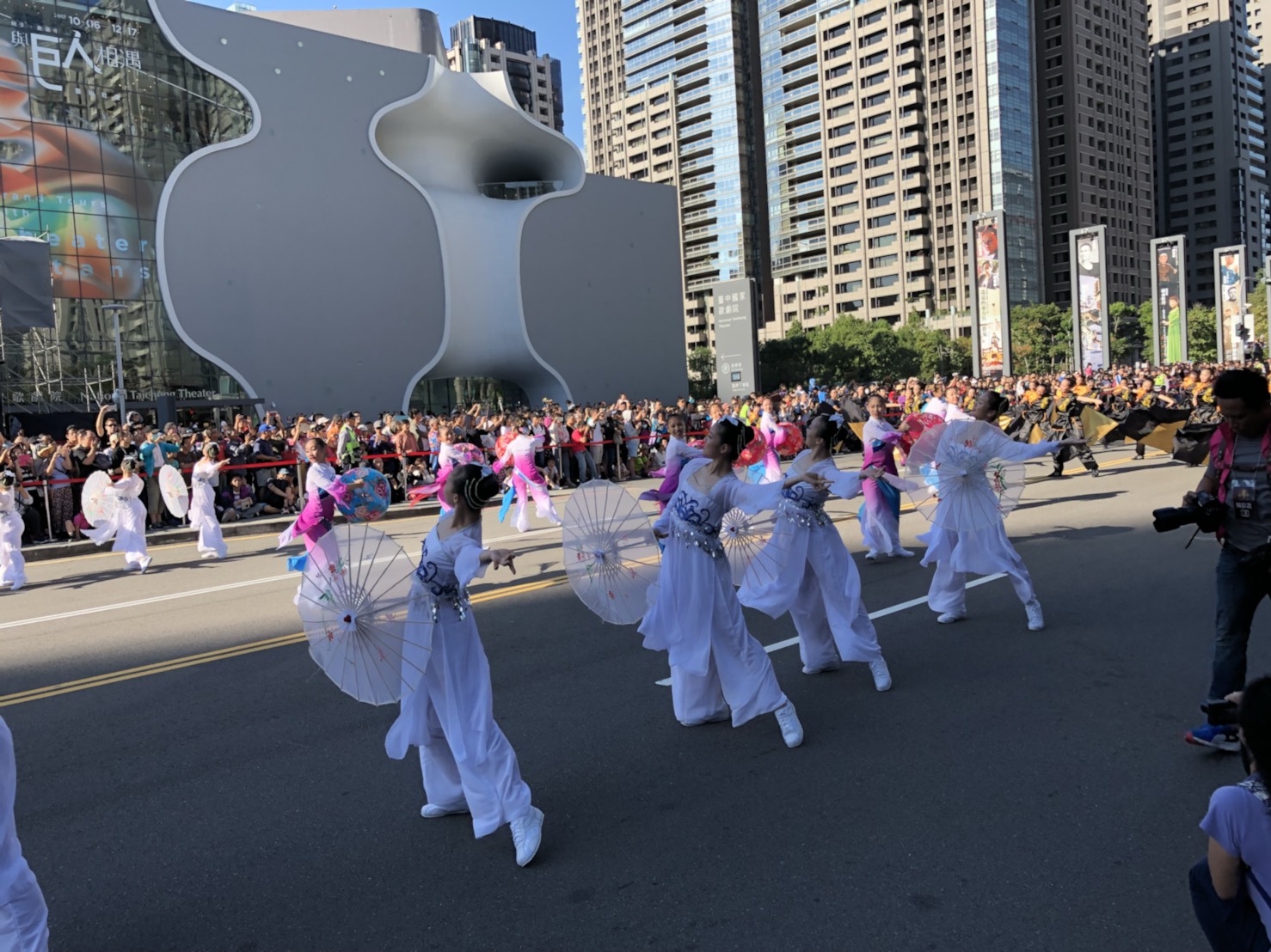 2017國際踩舞祭,新北市立清水高中演出《花漫遠山賦春景》。 圖:王鵬宇/攝 2017國際踩舞祭,新北市立清水高中演出《花漫遠山賦春景》。 圖:王鵬宇/攝