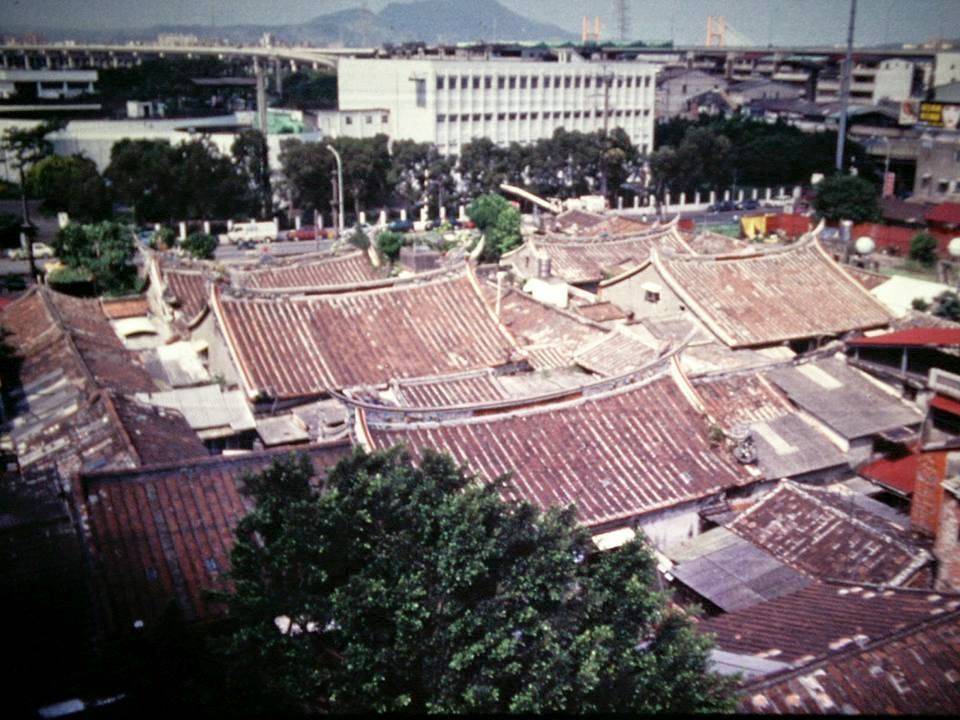 建於西元1807年(清嘉慶十二年),至今已有210年的歷史,由兩座閩南四合院雙拼構成,縱深有五進之多,是台北市內現存規模最大的古民居之一。 圖:陳悅記家族/提供 建於西元1807年(清嘉慶十二年),至今已有210年的歷史,由兩座閩南四合院雙拼構成,縱深有五進之多,是台北市內現存規模最大的古民居之一。 圖:陳悅記家族/提供