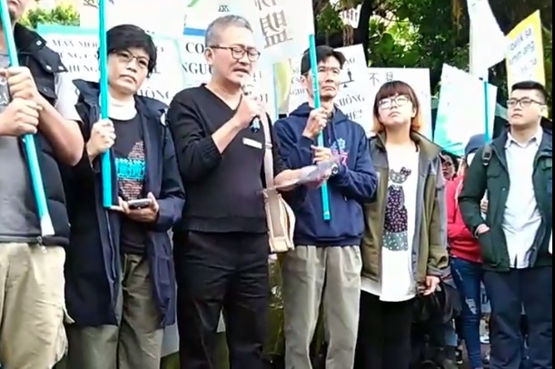 人權公約施行監督聯盟的黃怡碧(左)指出,勞工不得不加班的根本原因應是「所得不足」。 人權公約施行監督聯盟的黃怡碧(左)指出,勞工不得不加班的根本原因應是「所得不足」。