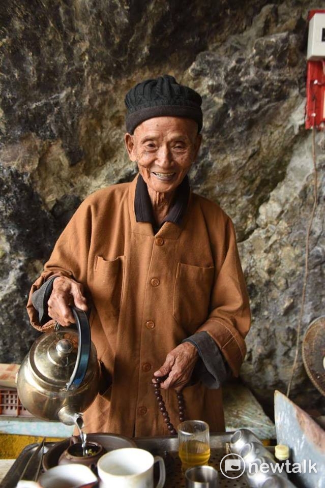 釋玄化師父在潮音洞修行五、六十年,文資團體認為,但官方主導下,污名化寺廟, 應重新審視寺廟與遺址關係。 圖:八仙洞多元文化共存聯盟/提供 釋玄化師父在潮音洞修行五、六十年,文資團體認為,但官方主導下,污名化寺廟, 應重新審視寺廟與遺址關係。 圖:八仙洞多元文化共存聯盟/提供