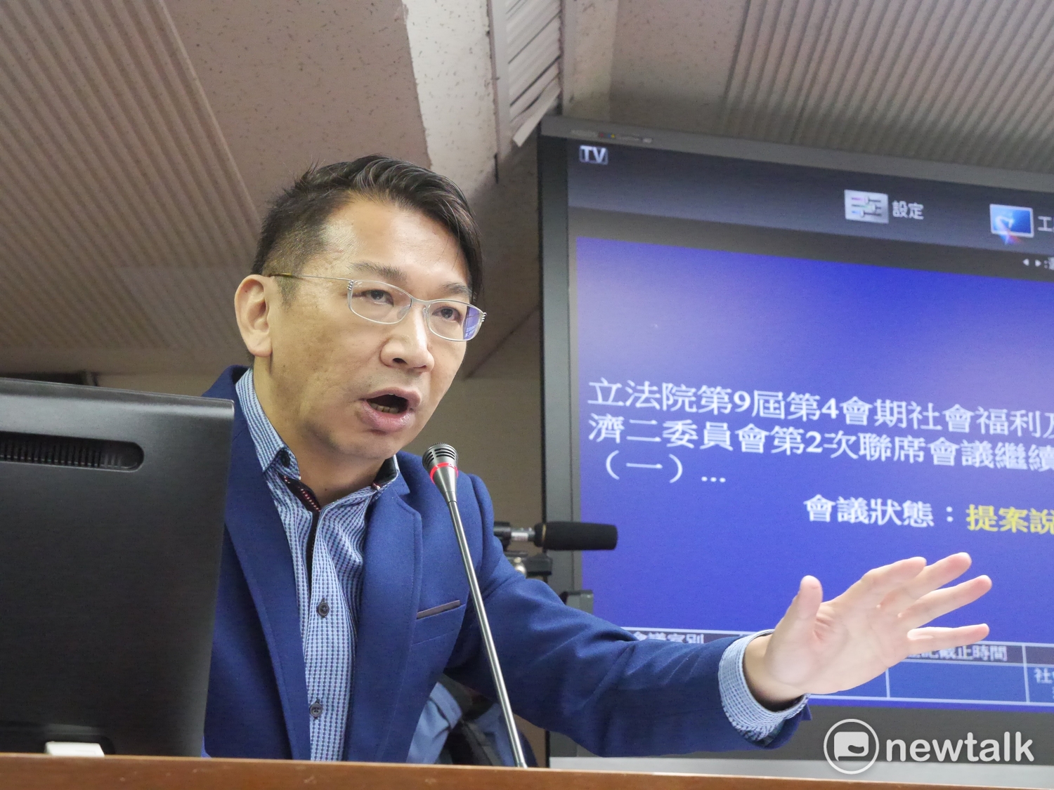 立院今審勞基法修法,多位立委沒位子坐。 立院今審勞基法修法,多位立委沒位子坐。