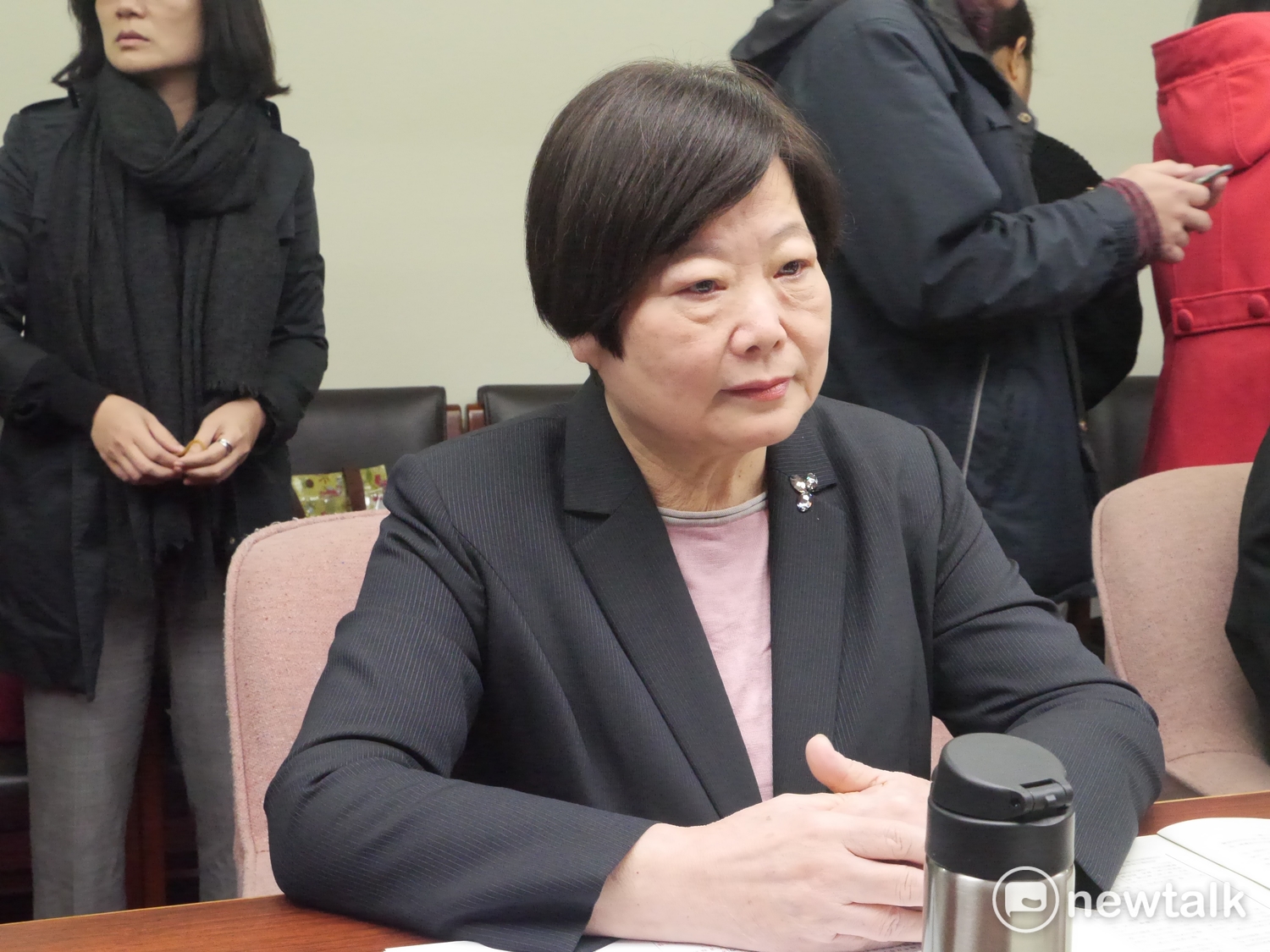 立院今審勞基法修法,多位立委沒位子坐。 立院今審勞基法修法,多位立委沒位子坐。
