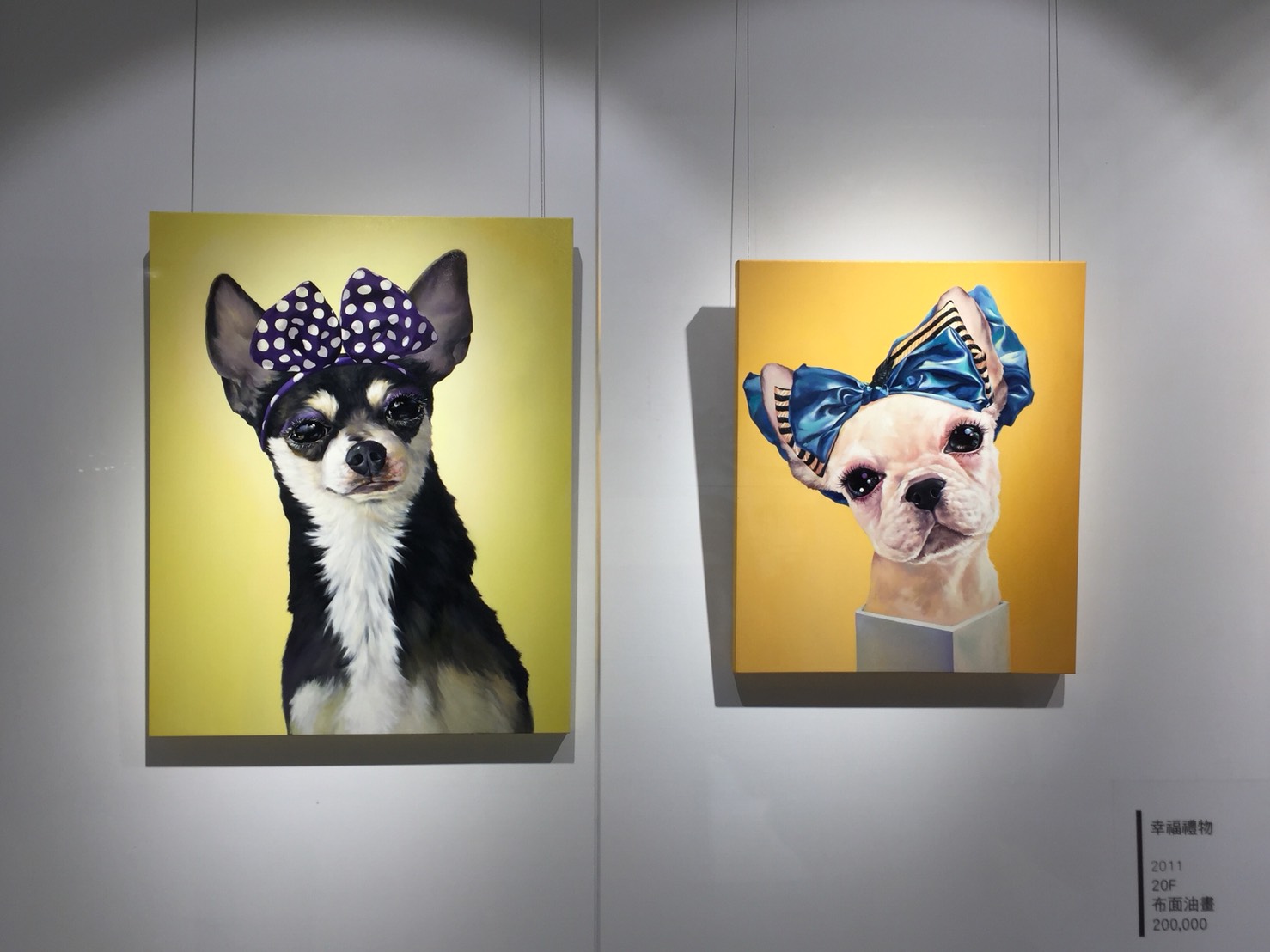 「狗道理‧非境之境 汪承恩創作個展」畫作主題都是可愛的狗狗。 中友百貨/提供 「狗道理‧非境之境 汪承恩創作個展」畫作主題都是可愛的狗狗。 中友百貨/提供