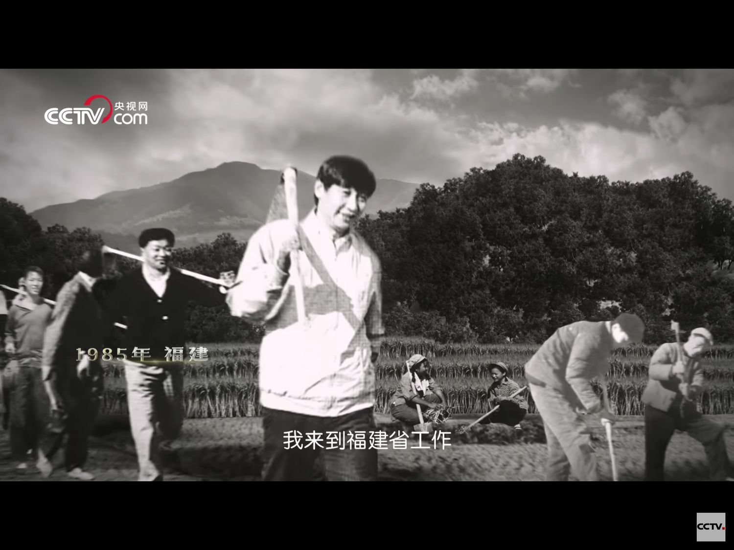影片最後首尾呼應,鏡頭又拉回到十九大他和其他六名常委在台上會見新聞界的現場,並以習近平「永遠做人民公僕、時代先鋒、民族脊梁」的講話,以及紅底金字的「公僕之路」四個大字結束整支影片。 影片最後首尾呼應,鏡頭又拉回到十九大他和其他六名常委在台上會見新聞界的現場,並以習近平「永遠做人民公僕、時代先鋒、民族脊梁」的講話,以及紅底金字的「公僕之路」四個大字結束整支影片。