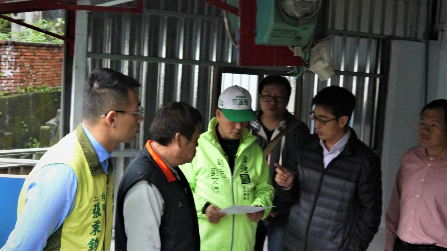 基隆市中山區通仁街134巷附近有荒廢20年眷舍,已成斷垣殘壁,有時還會有蛇出沒。 基隆市中山區通仁街134巷附近有荒廢20年眷舍,已成斷垣殘壁,有時還會有蛇出沒。