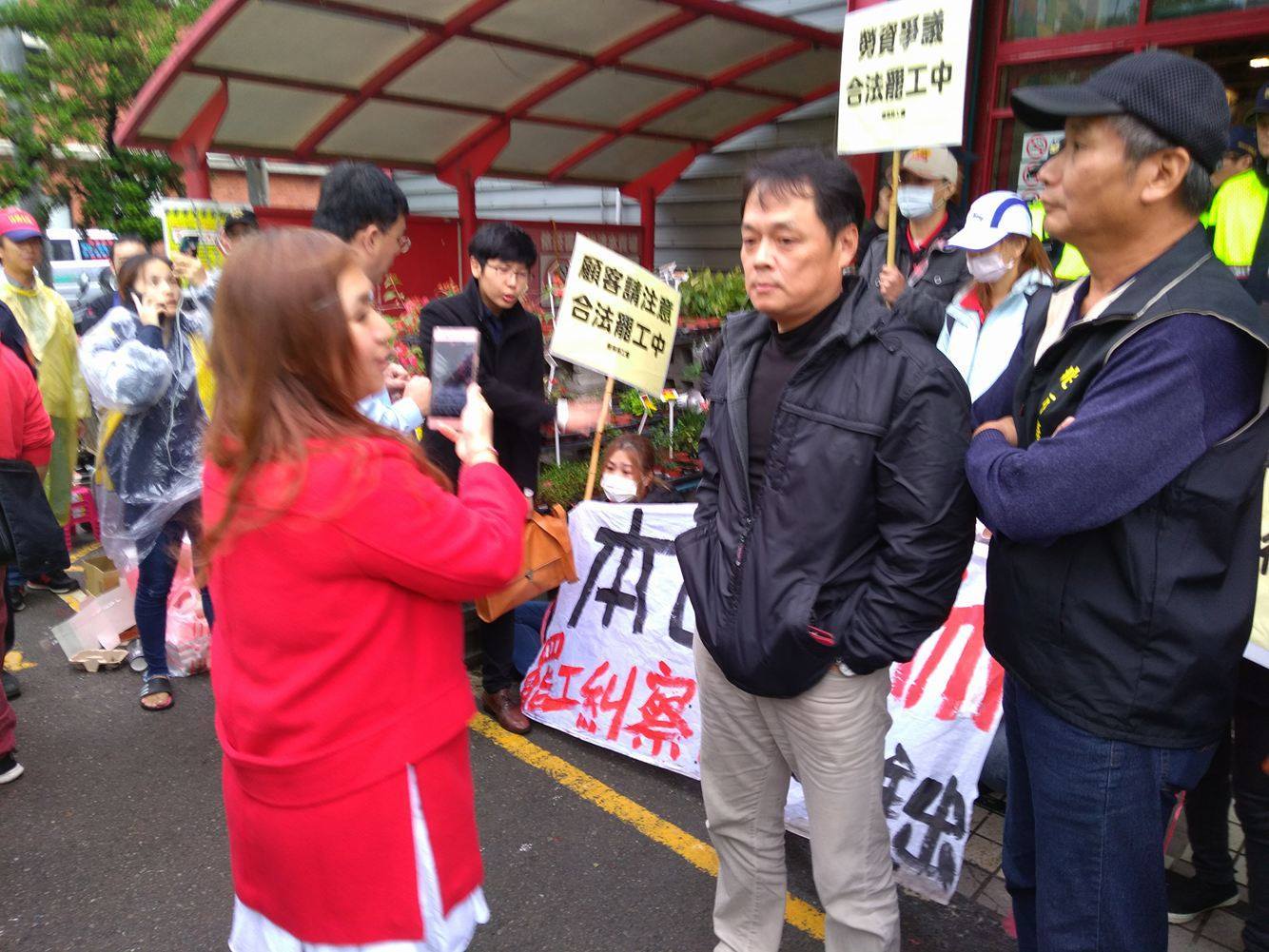 桃市產總認為警察刻意扣留工會理事長,阻礙工會活動,「欺人太甚」! 圖:桃市產總/提供 桃市產總認為警察刻意扣留工會理事長,阻礙工會活動,「欺人太甚」! 圖:桃市產總/提供