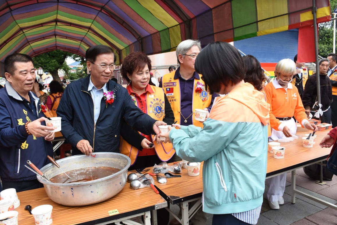 南投縣長林明溱表示,埔里處處充滿人情味,地方社團更是充滿愛心。 圖:南投縣政府/提供 南投縣長林明溱表示,埔里處處充滿人情味,地方社團更是充滿愛心。 圖:南投縣政府/提供