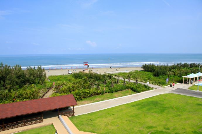 圖為《大佛普拉斯》取景地馬沙溝海灘資料畫面。 圖:台南市觀旅局 圖為《大佛普拉斯》取景地馬沙溝海灘資料畫面。 圖:台南市觀旅局