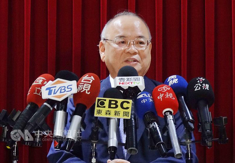 慶富案風波不斷,檢察總長顏大和等人27日南下高雄地檢署召開慶富案專案會議,也為專案小組成員加油打氣,並於下午向媒體發表簡單說明。 圖 : 中央社 慶富案風波不斷,檢察總長顏大和等人27日南下高雄地檢署召開慶富案專案會議,也為專案小組成員加油打氣,並於下午向媒體發表簡單說明。 圖 : 中央社